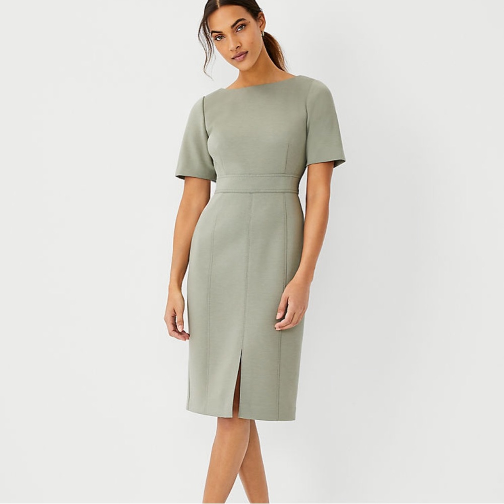 Ann Taylor seamed Sheath Dress in size 4 Petite